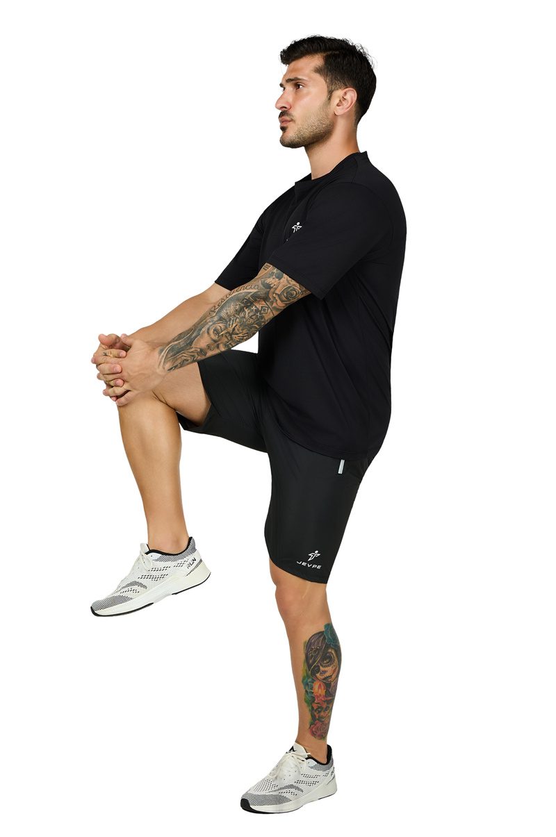 JEVPE men's black short sleeve athletic T-shirt with sweat-wicking, quick-dry fabric, slim fit, ideal for summer sports and outdoor activities.
